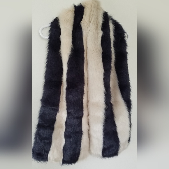 NWOT ASOS faux fur scarf navy cream - Picture 1 of 3